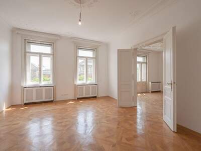 Altbauwohnung mit Balkon mieten in 1010 Wien