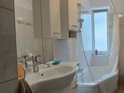 Altbauwohnung mit Balkon kaufen in 5620 Schwarzach (Bild 2)
