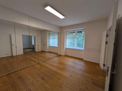 Altbauwohnung mit Balkon kaufen in 1200 Wien (Bild 1)