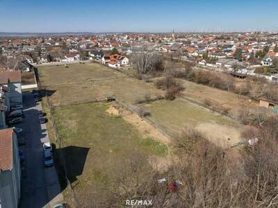 Grundstück kaufen in 7122 Gols