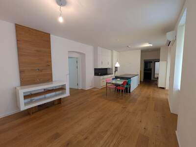 Altbauwohnung mit Balkon kaufen in 1200 Wien (Bild 4)