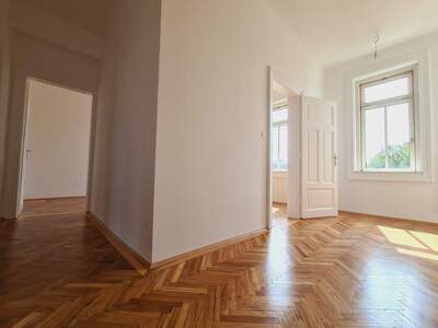 Altbauwohnung mit Balkon kaufen in 1130 Wien (Bild 4)