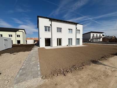 Haus in 4800 Attnang (Bild 1)