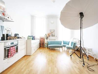 Altbauwohnung mit Balkon kaufen in 1140 Wien (Bild 2)