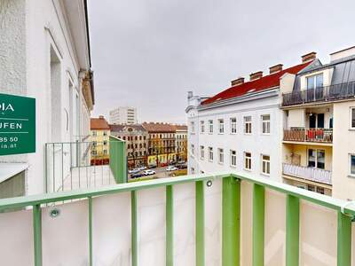 Altbauwohnung mit Balkon kaufen in 1140 Wien (Bild 2)
