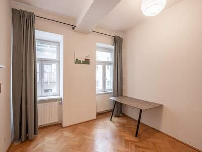 Altbauwohnung mit Balkon kaufen in 1070 Wien