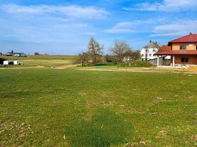 Grundstück kaufen in 5122 Hochburg