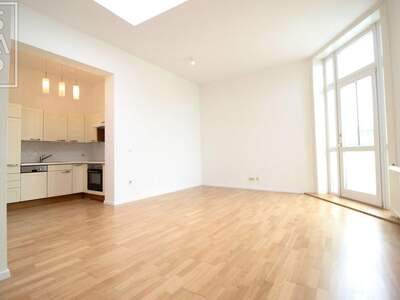 Altbauwohnung mit Balkon kaufen in 1150 Wien (Bild 1)