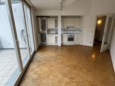 Altbauwohnung mit Balkon mieten in 8010 Graz (Bild 1)