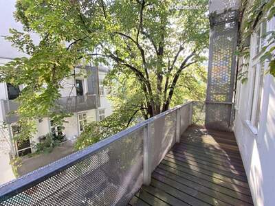 Altbauwohnung mit Balkon mieten in 1040 Wien (Bild 2)