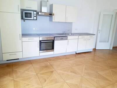 Altbauwohnung mit Balkon mieten in 8010 Graz (Bild 2)