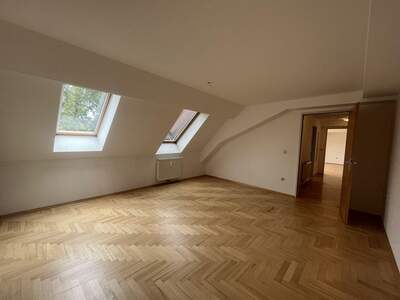 Altbauwohnung mit Balkon mieten in 8020 Graz (Bild 4)