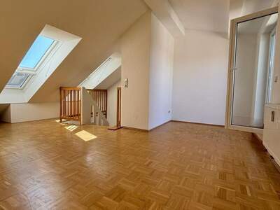 Altbauwohnung mit Balkon kaufen in 8020 Graz (Bild 2)