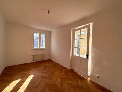 Altbauwohnung mit Balkon kaufen in 8010 Graz (Bild 2)