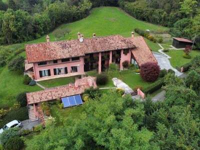 Haus mit Garten kaufen in 32100 Visome (Bild 1)