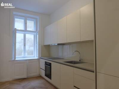 Altbauwohnung mit Balkon mieten in 1010 Wien (Bild 3)