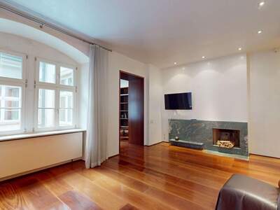 Altbauwohnung mit Balkon kaufen in 1010 Wien (Bild 1)