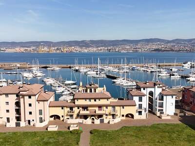 Wohnung mit Balkon kaufen in 34015 Muggia (Bild 3)