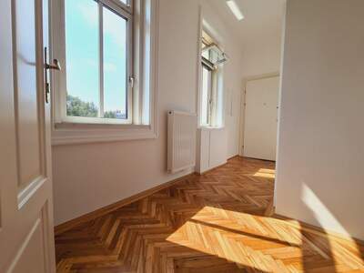 Altbauwohnung mit Balkon kaufen in 1130 Wien (Bild 3)