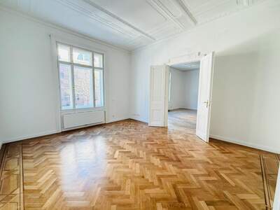 Altbauwohnung mit Balkon mieten in 1010 Wien (Bild 2)