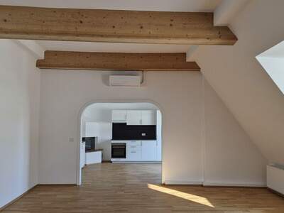 Altbauwohnung mit Balkon mieten in 1080 Wien (Bild 4)