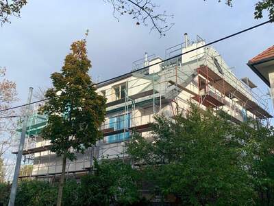 Altbauwohnung mit Balkon kaufen in 1130 Wien