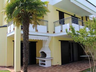 Haus kaufen in 33053 Aprilia Marittima (Bild 2)