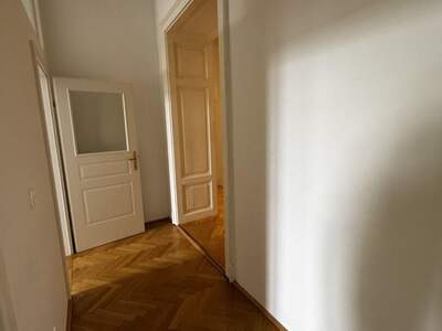 Altbauwohnung mit Balkon mieten in 8010 Graz (Bild 3)