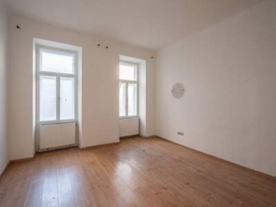 Altbauwohnung mit Balkon kaufen in 1200 Wien (Bild 2)