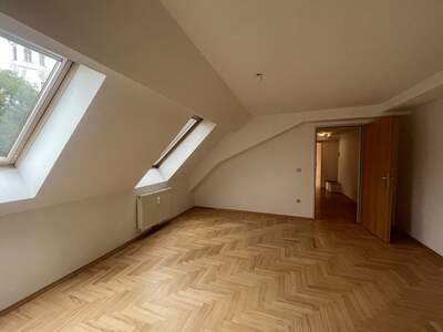 Altbauwohnung mit Balkon mieten in 8020 Graz (Bild 5)