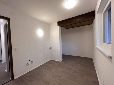 Altbauwohnung mit Balkon kaufen in 6094 Axams (Bild 3)