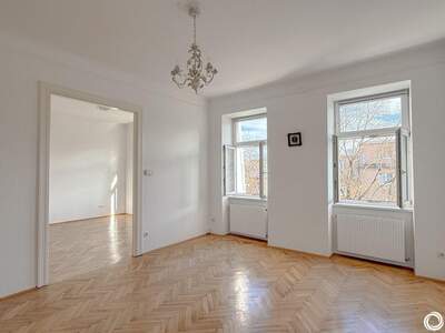 Altbauwohnung mit Balkon kaufen in 1180 Wien (Bild 2)