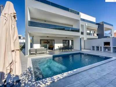 Haus kaufen in 52440 Porec (Bild 1)