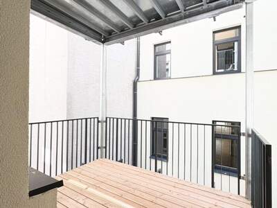 Altbauwohnung mit Balkon kaufen in 1150 Wien (Bild 2)