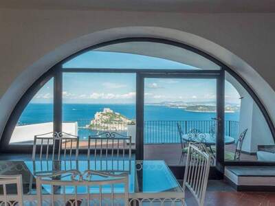 Haus kaufen in 80077 Ischia NA (Bild 1)