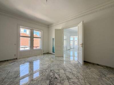Altbauwohnung mit Balkon mieten in 1010 Wien (Bild 4)