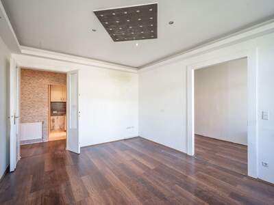Altbauwohnung kaufen in 1080 Wien (Bild 2)