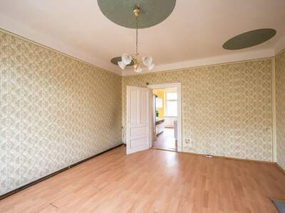Altbauwohnung kaufen in 1130 Wien (Bild 2)