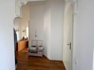 Altbauwohnung mit Balkon mieten in 8010 Graz (Bild 2)