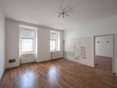 Altbauwohnung mit Balkon kaufen in 1070 Wien