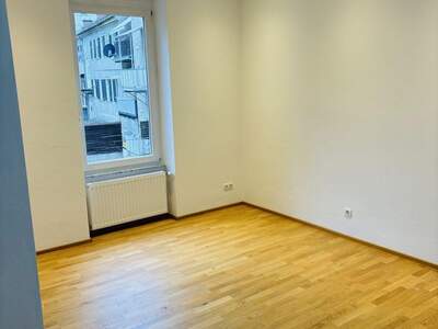Altbauwohnung mit Balkon kaufen in 8020 Graz (Bild 1)