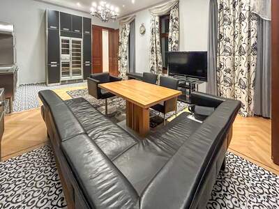 Altbauwohnung kaufen in 1090 Wien (Bild 2)