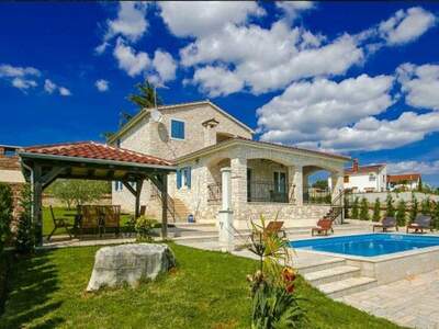 Haus kaufen in 52464 Kaštelir (Bild 1)