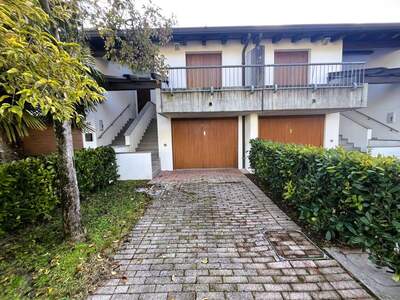 Haus mit Garten kaufen in 33050 Aprilia Marittima (Bild 2)