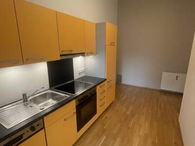 Altbauwohnung mit Balkon mieten in 8010 Graz (Bild 2)