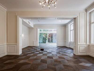 Altbauwohnung mit Balkon kaufen in 1130 Wien (Bild 2)