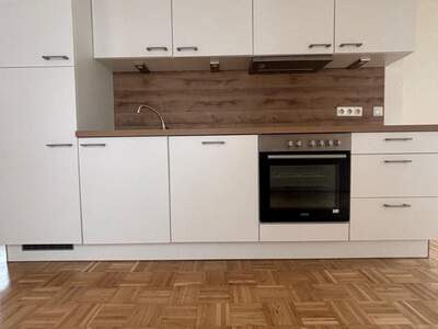 Altbauwohnung mit Balkon mieten in 8020 Graz (Bild 2)