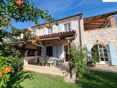 Haus kaufen in 52440 Porec (Bild 1)