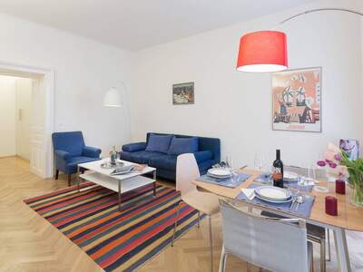Altbauwohnung kaufen in 1060 Wien (Bild 2)