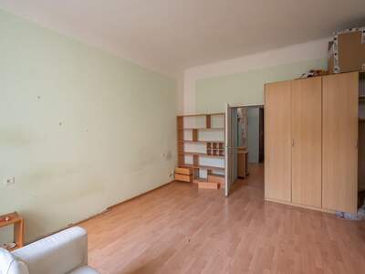 Altbauwohnung mit Balkon kaufen in 1200 Wien (Bild 2)